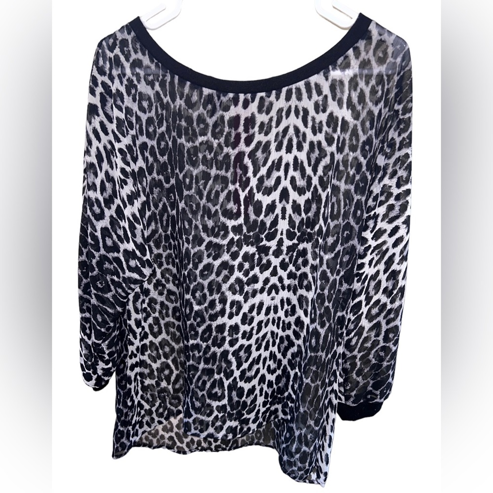 Maurice’s sheer leopard print Flowy top with zipper in back size large